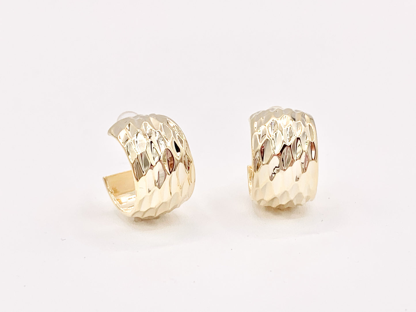 Pendientes Huggie de aro grueso de oro diseñado en cobre chapado en oro de 18 quilates 3 pares