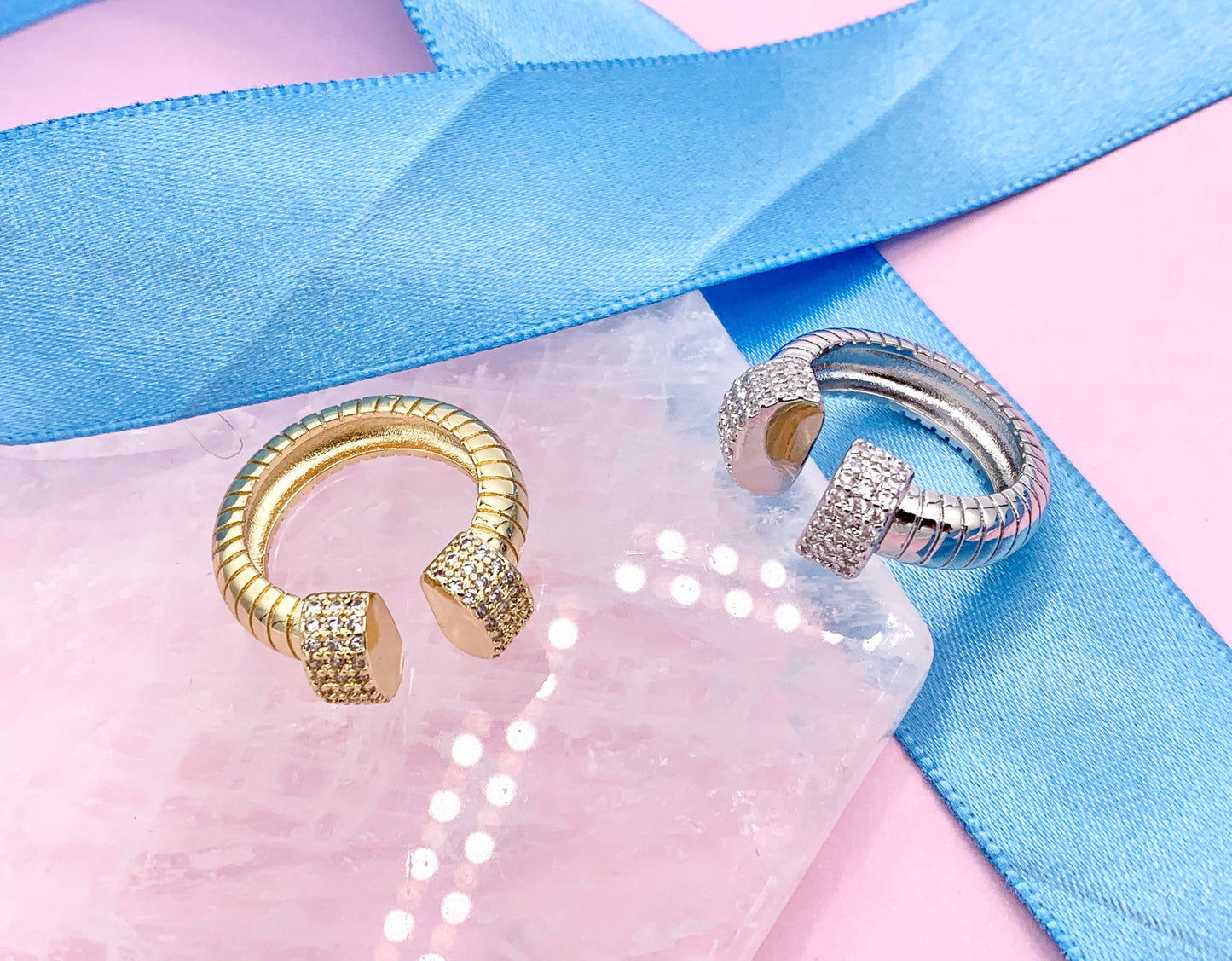 Anillo pavé de circonita cúbica con frente abierto de cobra en espiral gruesa en oro real de 18 quilates/cobre chapado en platino, 4 piezas