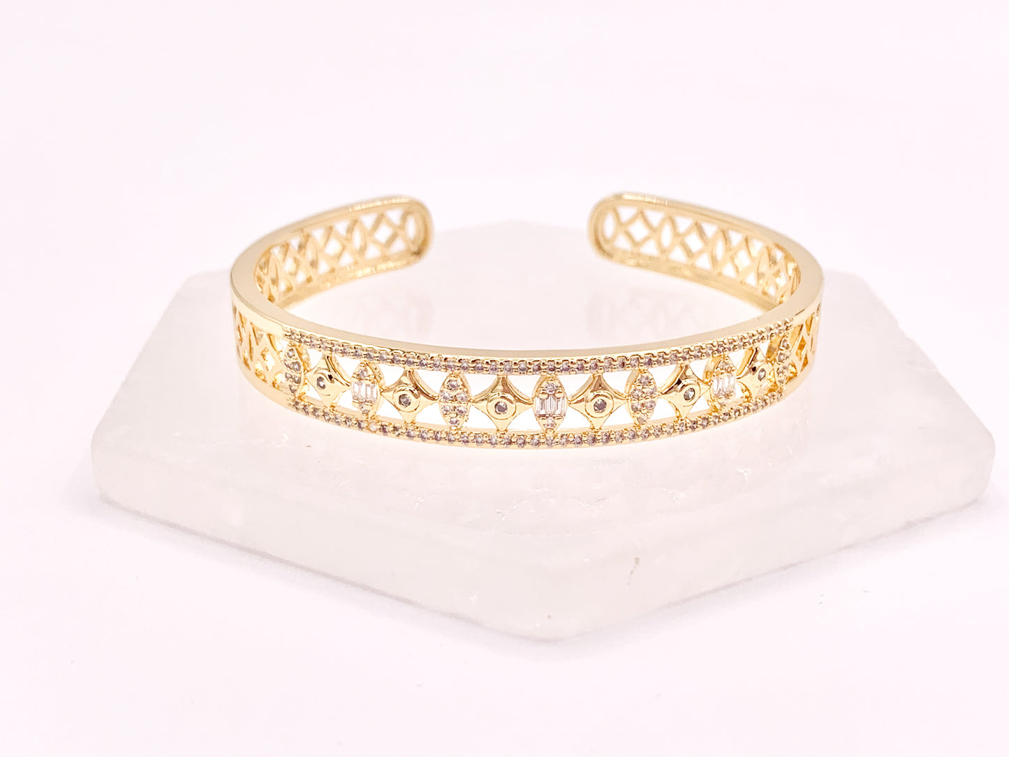 Impresionante brazalete apilable vintage geométrico en oro o plata plateado CZ Pave Puños de pulsera ajustables sobre latón 1 pc
