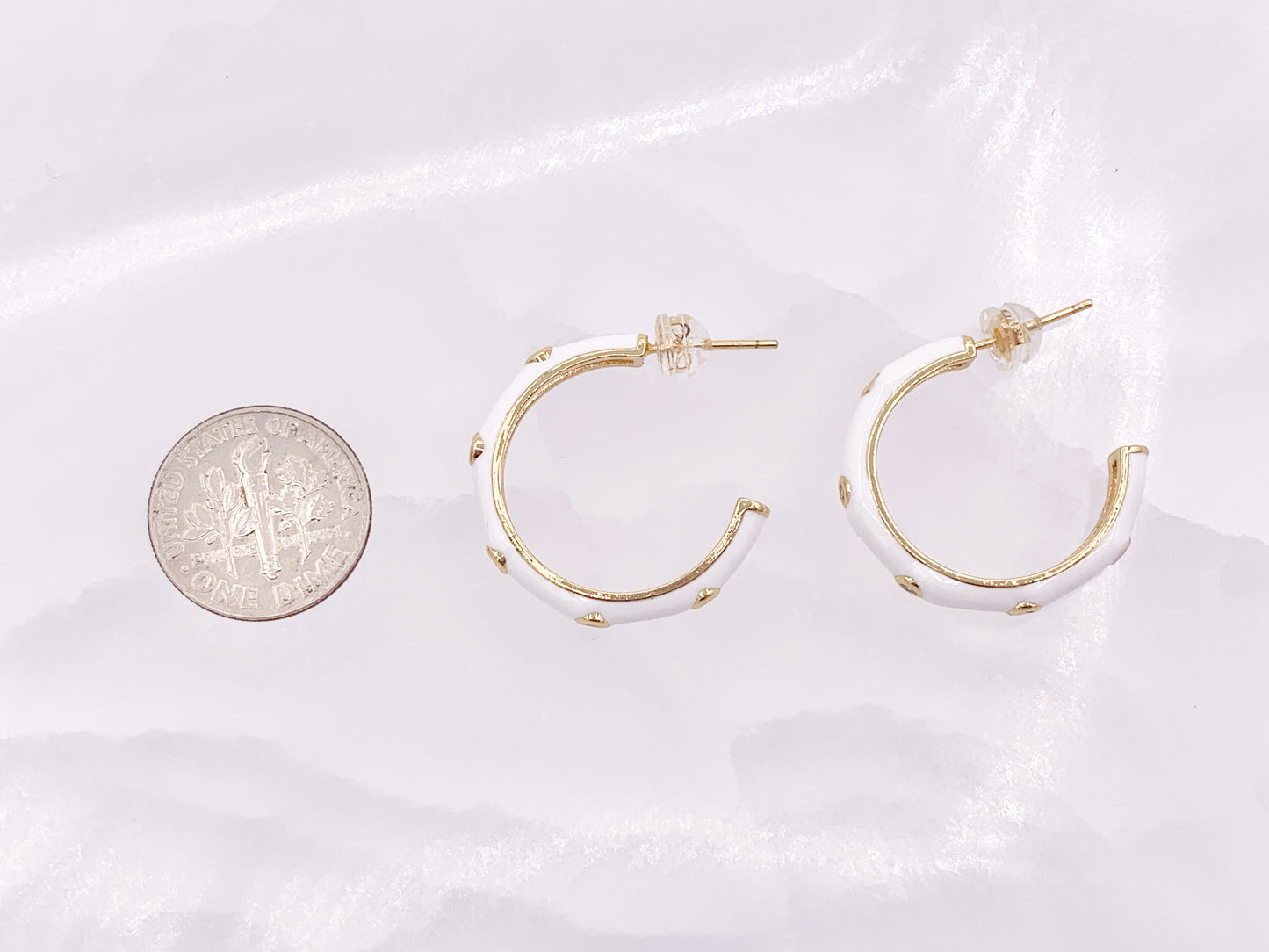 Aros para aretes pavé con micro circonitas cúbicas de esmalte blanco de 25 mm en cobre chapado en oro de 18 quilates, 3 pares