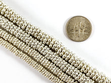 Cargar imagen en el visor de la galería, Cuentas espaciadoras de disco con forma de margarita y flor de cobre bañadas en plata, alrededor de 7 "-8"