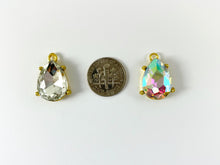 Cargar imagen en el visor de la galería, Encanto de cristal de bisel de lágrima de pedrería de peltre de 16x18 mm disponible en bronce, cobre, oro, plata y bronce, transparente y transparente AB