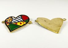 Cargar imagen en el visor de la galería, Conectores de corazón de esmalte de peltre Encantos de corazón curvados grandes del día de San Valentín con revestimiento de esmalte colorido