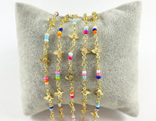 Cargar imagen en el visor de la galería, Cuenta de semilla multicolor para festival de cobre chapado en oro de 18 quilates con cadena de corazón y mariposa de circonita cúbica para fabricación y diseños de joyas