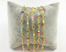 Cargar imagen en el visor de la galería, Cuenta de semilla multicolor para festival de cobre chapado en oro de 18 quilates con cadena de corazón y mariposa de circonita cúbica para fabricación y diseños de joyas