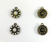 Cargar imagen en el visor de la galería, Colgante de flor de moneda con diamantes de imitación de metal con base de peltre de 21 mm disponible en oro, plata y latón, transparente y transparente AB