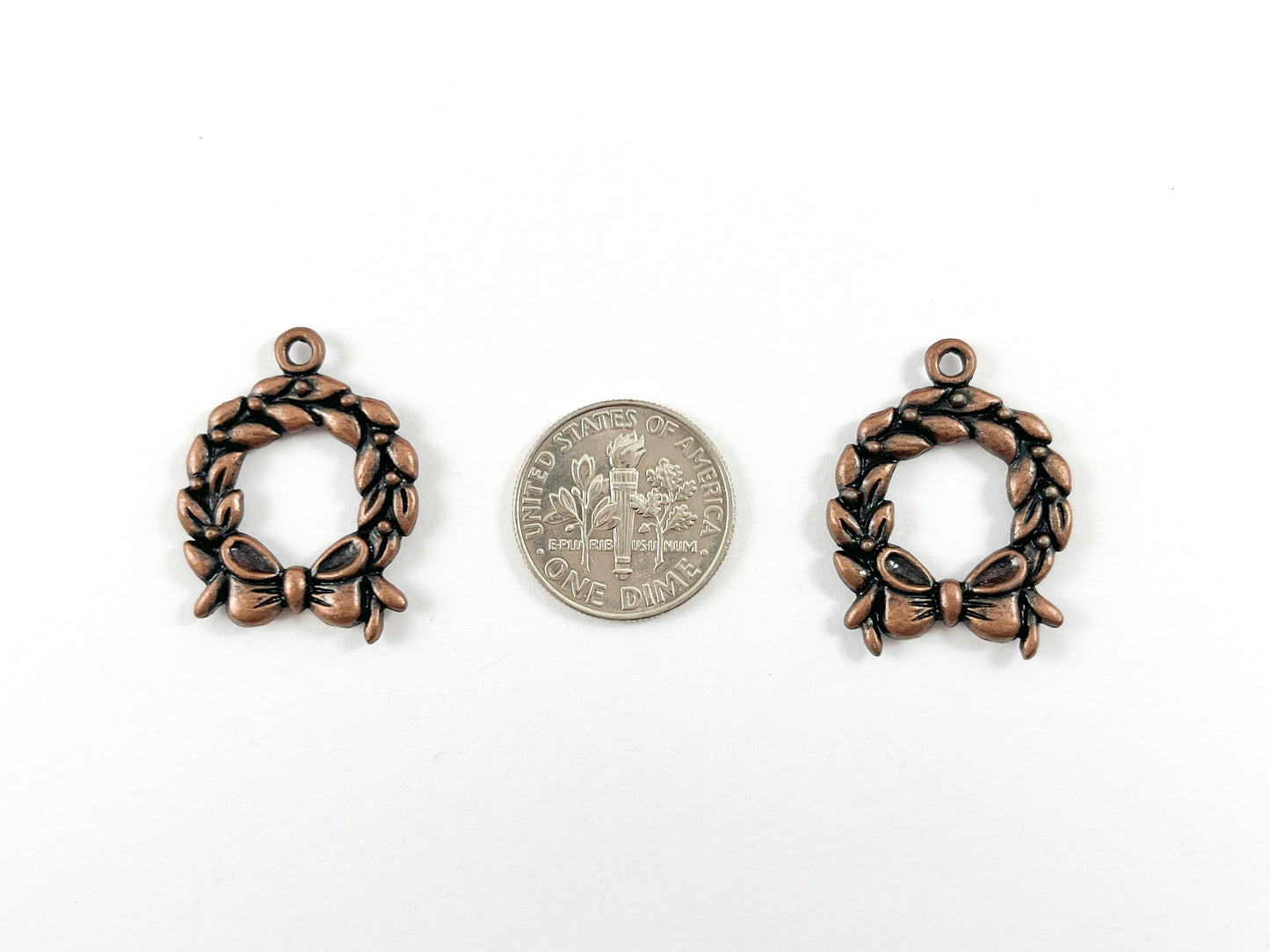 19x25mm Christmas Wreath Charms Pewter Antique Copper Leaf Wreath Circle Pendants with Bow Tie Holiday Charms 52 PCS