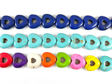 Cargar imagen en el visor de la galería, Cuentas de howlita con forma de corazón hueco para el día de San Valentín de 20 mm disponibles en negro, blanco, rojo, rosa, azul oscuro, turquesa y multicolor alrededor de 15"