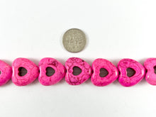 Cargar imagen en el visor de la galería, Cuentas de howlita con forma de corazón hueco para el día de San Valentín de 20 mm disponibles en negro, blanco, rojo, rosa, azul oscuro, turquesa y multicolor alrededor de 15"