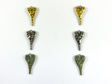Cargar imagen en el visor de la galería, Dijes de corazón de peltre Colgantes de corazón martillados para el día de San Valentín en color oro, plata, bronce, bronce y pátina