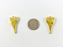 Cargar imagen en el visor de la galería, Dijes de corazón de peltre Colgantes de corazón martillados para el día de San Valentín en color oro, plata, bronce, bronce y pátina