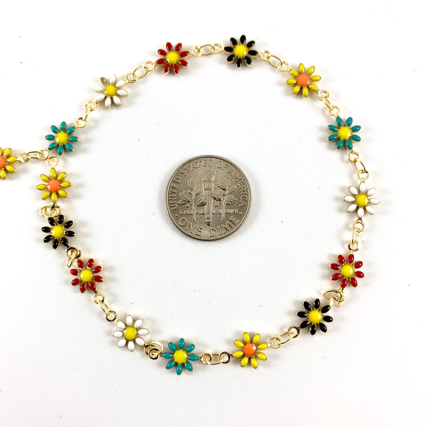 Cadena de flores de margarita de cobre chapada en esmalte chapada en oro de 18 quilates - 1 carrete