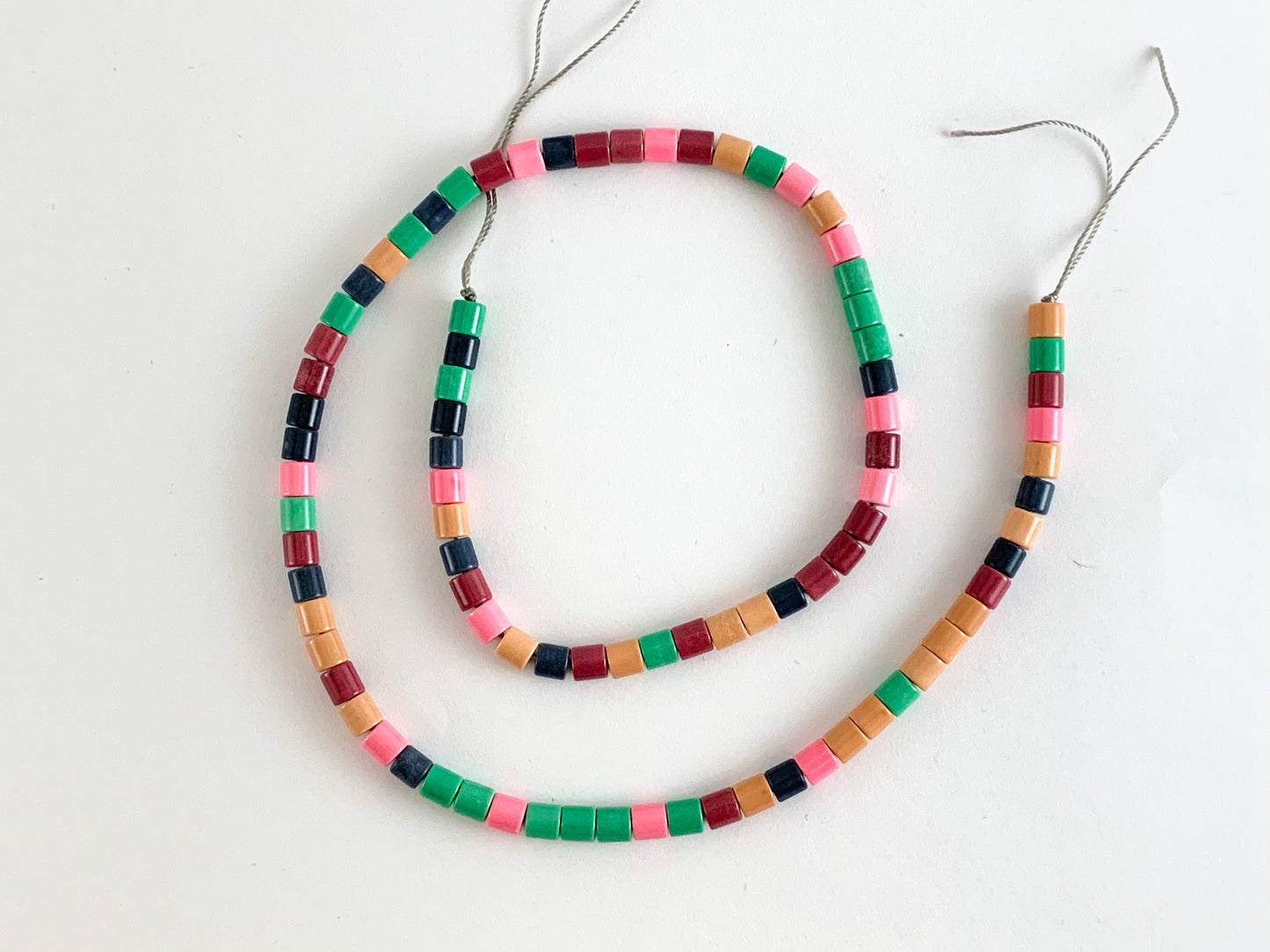 Tubo de ágata multicolor de 4 a 5 mm, cuentas lisas y brillantes, alrededor de 16 "