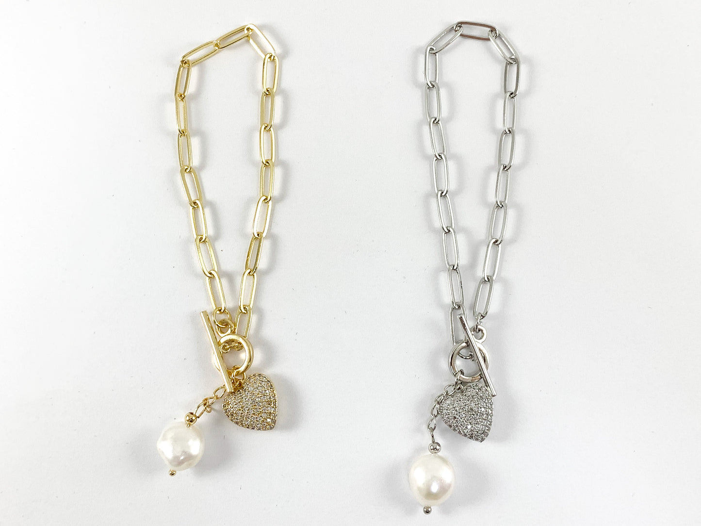 Pulsera de corazón pavimentada con circonitas cúbicas de cobre chapada en oro real/platino de 18 quilates y perlas de agua dulce