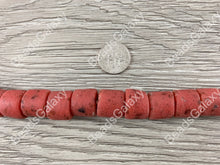 Cargar imagen en el visor de la galería, Cuentas de cristal marino hechas a mano de Ghana África