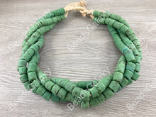 Cargar imagen en el visor de la galería, Cuentas de cristal marino hechas a mano de Ghana África