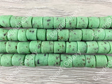 Cargar imagen en el visor de la galería, Cuentas de cristal marino hechas a mano de Ghana África