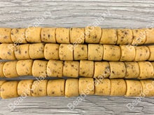 Cargar imagen en el visor de la galería, Cuentas de cristal marino hechas a mano de Ghana África