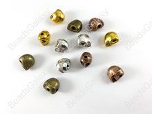 Cargar imagen en el visor de la galería, Cuentas de calavera antiguas de peltre para Halloween