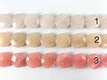 Cargar imagen en el visor de la galería, Cuentas de piedra natural plana facetadas con moneda de jade pastel teñida de 20 mm alrededor de 15"