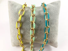 Cargar imagen en el visor de la galería, Cadena de eslabones ovalados coloridos y gruesos de cobre chapado en oro de 18 quilates y esmalte, fabricación/diseños de joyas de verano