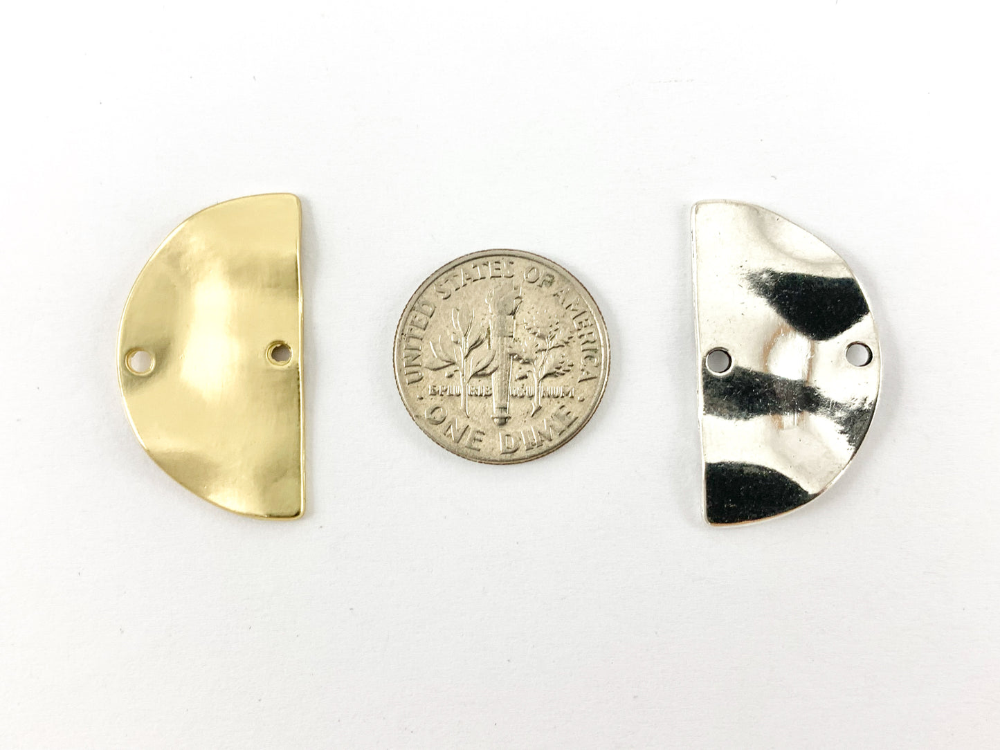 Colgantes de media luna ondulados de peltre de 15x27 mm Hermosos conectores semicírculos Pedido a granel en oro mate, plata, cobre, latón y bronce