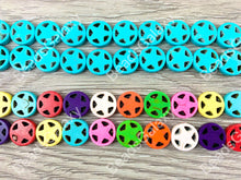 Cargar imagen en el visor de la galería, Cuentas de disco de moneda plana multicolor y turquesa howlita estrella de 15 mm alrededor de 15"