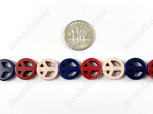 Cargar imagen en el visor de la galería, Cuentas de disco de moneda plana turquesa howlita con signo de la paz de 12 mm, 10 colores disponibles alrededor de 15"