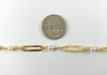 Cargar imagen en el visor de la galería, Cadena estilo clip de latón bañada en oro de 18 quilates con perlas de imitación Cadena de una sola capa de Spool