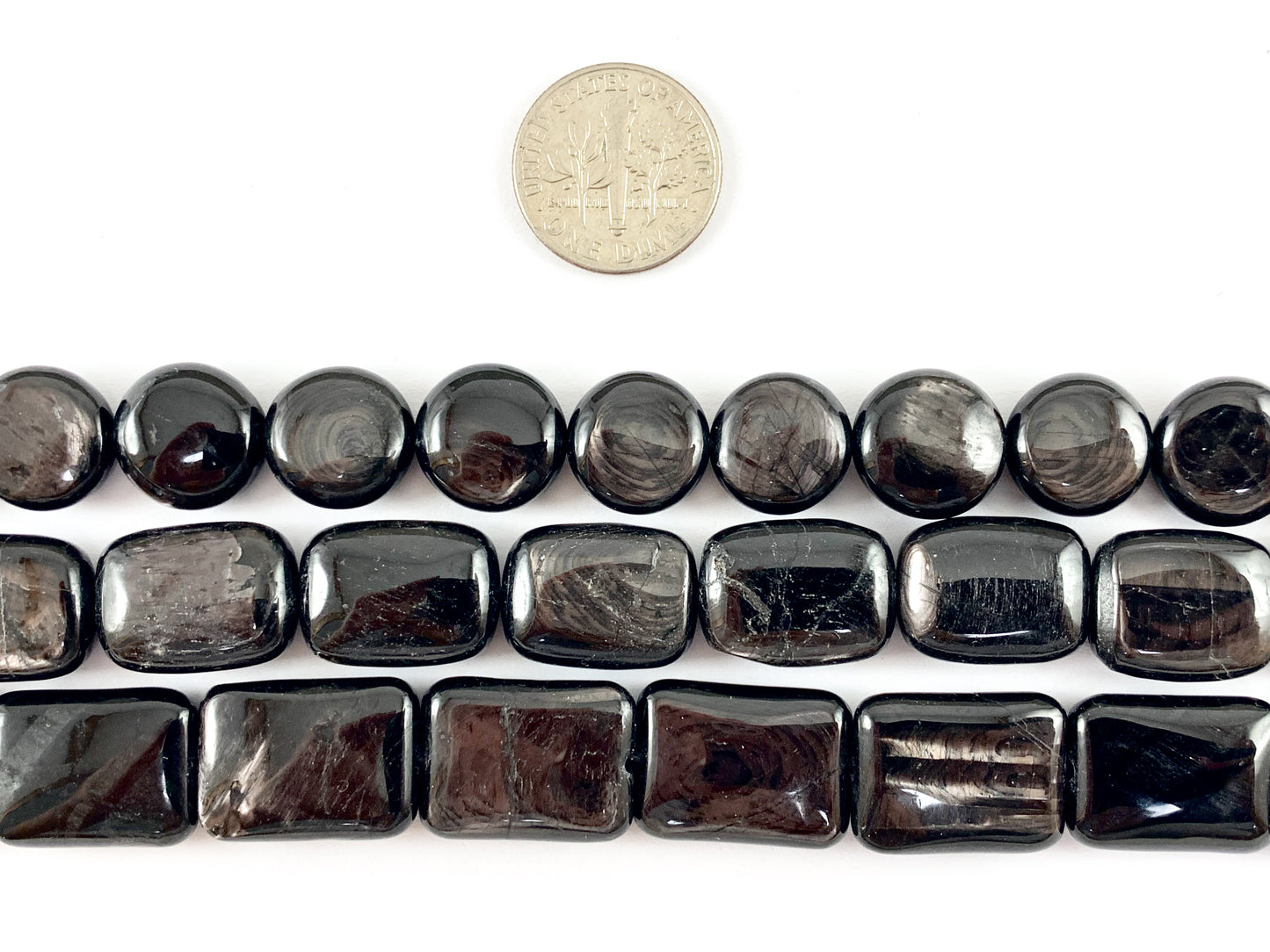 Piedra natural de color negro hipersteno natural en forma de moneda y rectángulo alrededor de 15"