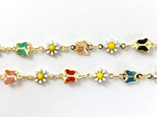 Cargar imagen en el visor de la galería, Flor de margarita blanca de cobre chapada en esmalte chapada en oro de 18 quilates con cadena de mariposa multicolor, 1 carrete