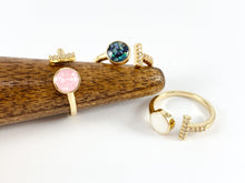 Cargar imagen en el visor de la galería, Anillo frontal abierto ajustable de concha blanca rosada en forma de T de concha de abulón en cobre chapado en oro real de 18 quilates, 5 piezas