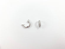 Cargar imagen en el visor de la galería, Fianzas para colgantes en chapado en oro o plata de 18 quilates CZ Pave Dainty Snap Open Fianzas 8 piezas