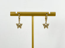 Cargar imagen en el visor de la galería, Pendientes Huggie colgantes de mariposa con pavé de circonita cúbica delicada chapados en oro de 18 quilates, 3 pares