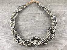 Cargar imagen en el visor de la galería, Cuentas de hueso circular marrón crema de África