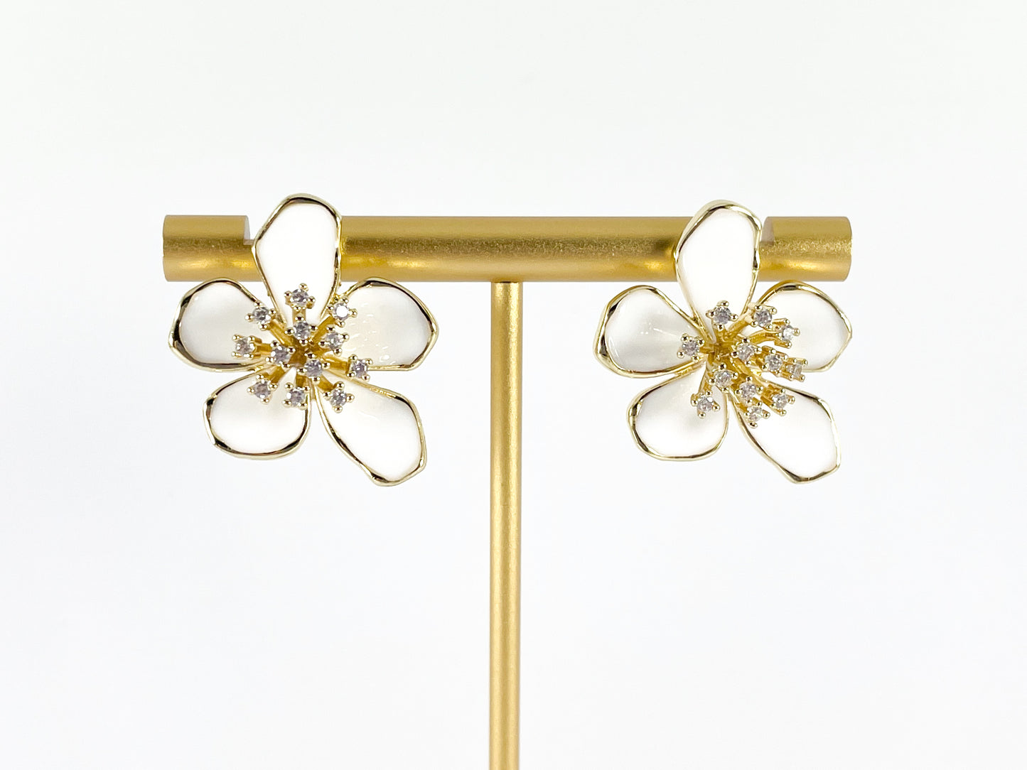 Real 18K chapado en oro CZ pavé esmalte neón naranja rosa amarillo menta blanco Margarita flor pendiente poste sobre cobre 3 pares