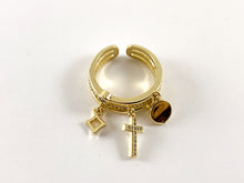 Cargar imagen en el visor de la galería, Anillo de banda triple con dijes cruzados de monedas colgantes con circonita cúbica chapada en oro real/platino de 18 quilates, 4 piezas