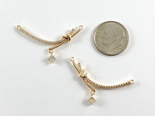 Cargar imagen en el visor de la galería, Conector colgante curvo pavimentado con micro circonita cúbica de 18 quilates chapado en oro real sobre latón, 6 piezas