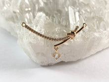 Cargar imagen en el visor de la galería, Conector colgante curvo pavimentado con micro circonita cúbica de 18 quilates chapado en oro real sobre latón, 6 piezas