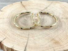 Cargar imagen en el visor de la galería, Pendiente de aro circular pavimentado con circonitas cúbicas chapado en oro de 18 quilates sobre cobre, 3 pares