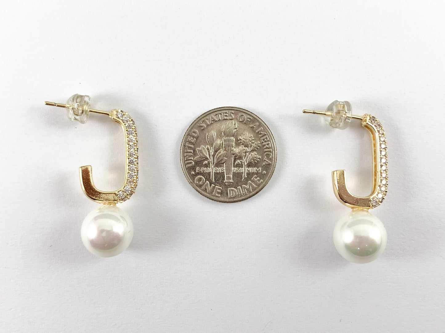 Elegantes aretes colgantes de perlas en pavé de circonita cúbica chapados en oro de 18 quilates sobre cobre, 3 pares