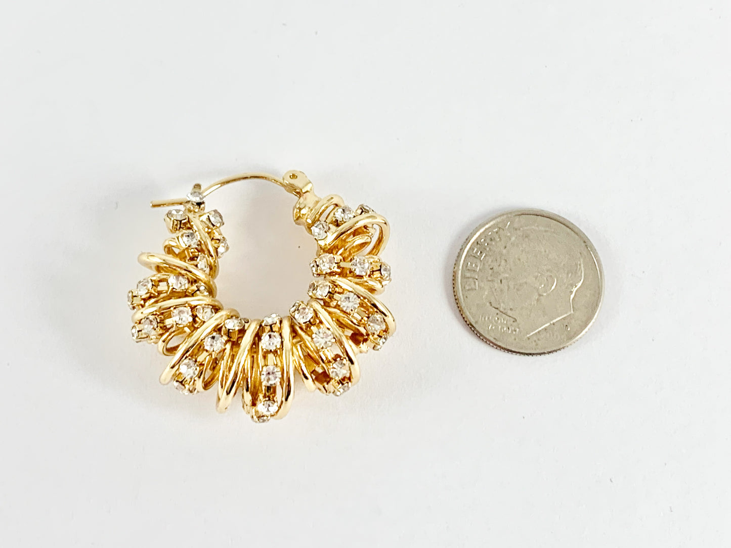 Aros de aretes de croissant retorcidos con diamantes de imitación brillantes en cobre chapado en oro de 18 quilates, 2 pares
