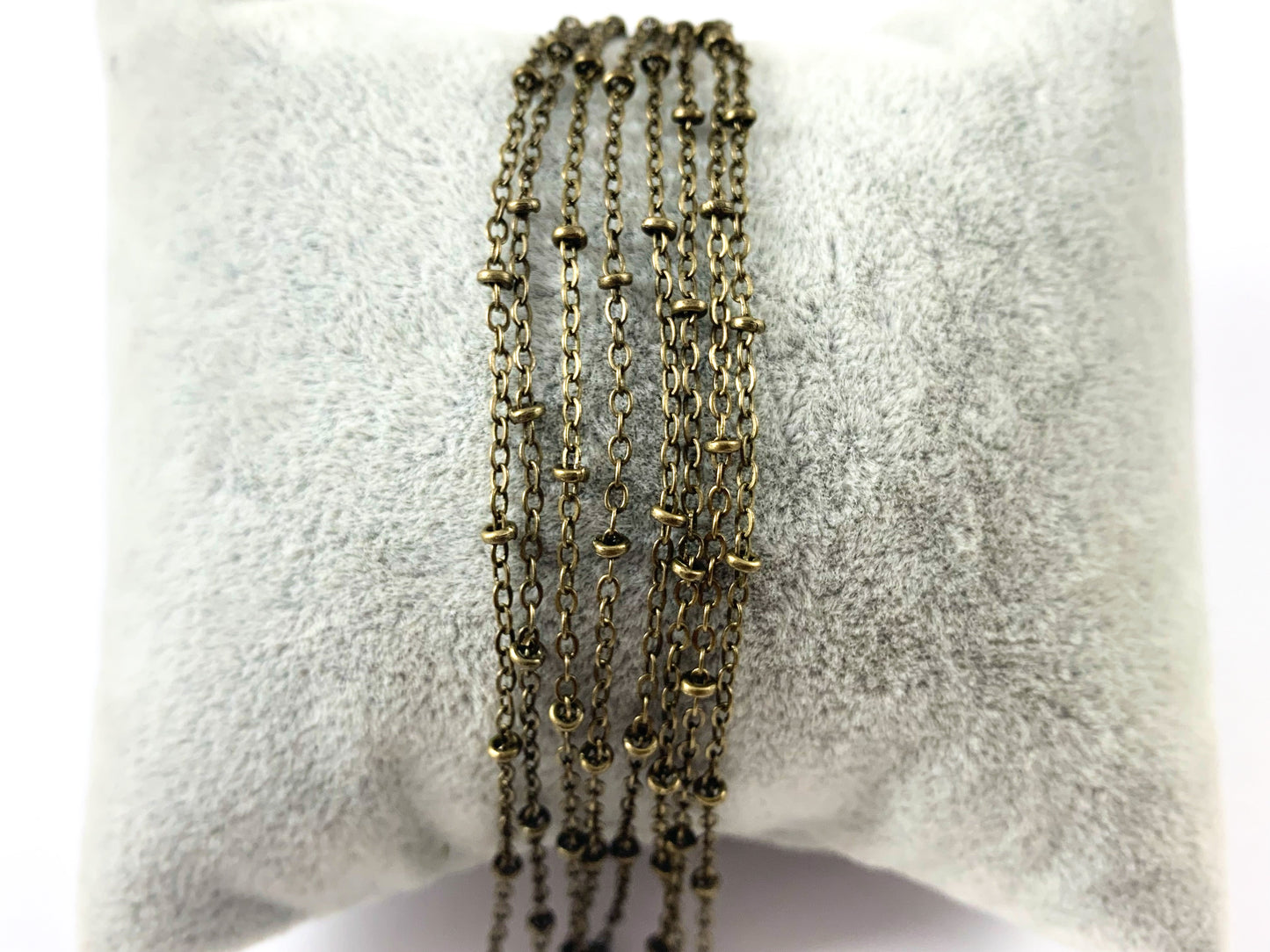 Cadena satélite Dainty Nugget en Gunmetal, Plata, Bronce, Oro