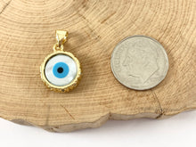 Cargar imagen en el visor de la galería, Colgante con forma de círculo y moneda de ojo de concha pavimentada de latón chapado en oro real de 18 quilates, 4 piezas