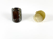 Cargar imagen en el visor de la galería, Martillado Fancy Gunmetal Mate Gunmetal Oro Bronce Plata Anillos en blanco sobre Base de cobre 10 piezas