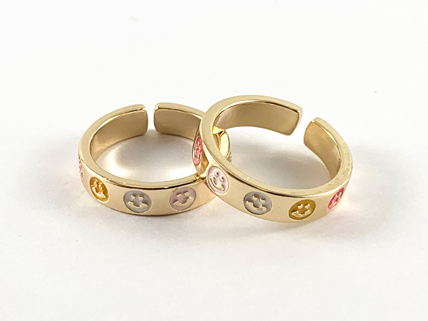 Anillo con cara sonriente esmaltado chapado en oro real de 18 quilates, 4 piezas