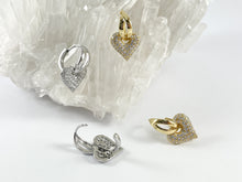 Cargar imagen en el visor de la galería, Pendientes de corazón colgantes con pavé de micro circonitas de oro real/plata de 18 quilates Huggies 3 pares