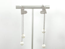 Cargar imagen en el visor de la galería, Pendientes de borla con flecos de corazón delicados y delicados con circonita cúbica chapada en oro de 18 quilates sobre cobre, 1 par