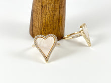 Cargar imagen en el visor de la galería, Anillo llamativo de concha de labio blanco con corazón delicado chapado en oro real de 18 quilates con circonita cúbica, 4 piezas