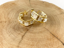 Cargar imagen en el visor de la galería, Aros para aretes hexagonales de latón con pavé de circonitas chapados en oro de 18 quilates, 3 pares